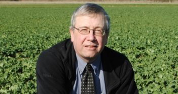 Monitor slugs as weather breaks Watch out for early oat diseases